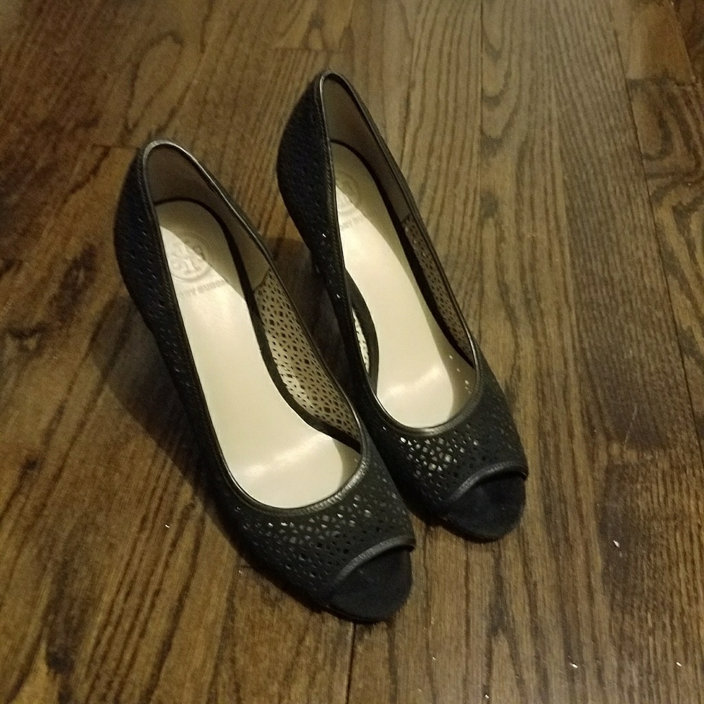 Tory Burch black suede leather perforated heel 6.5